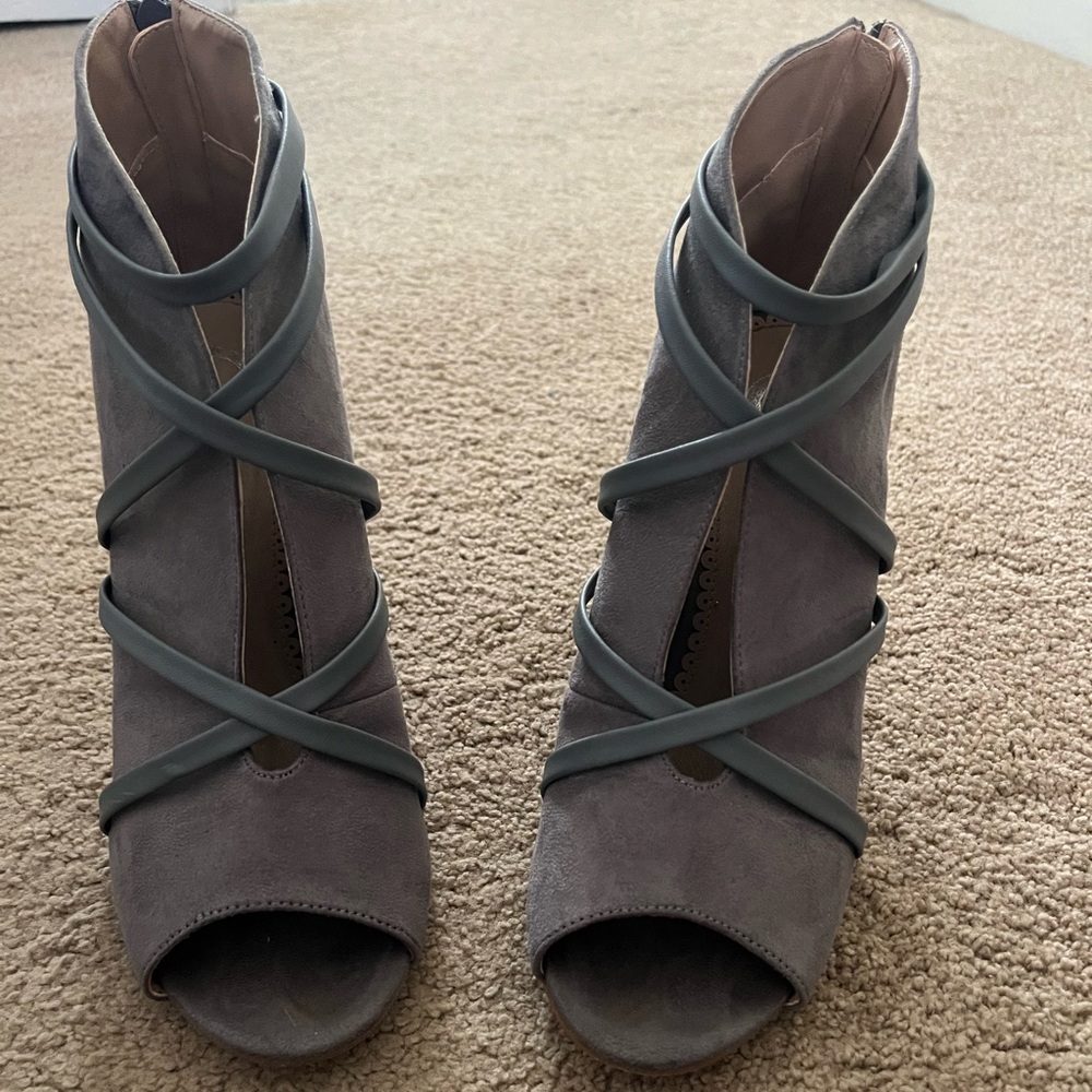 Journee Collection Gray Strappy Heels
